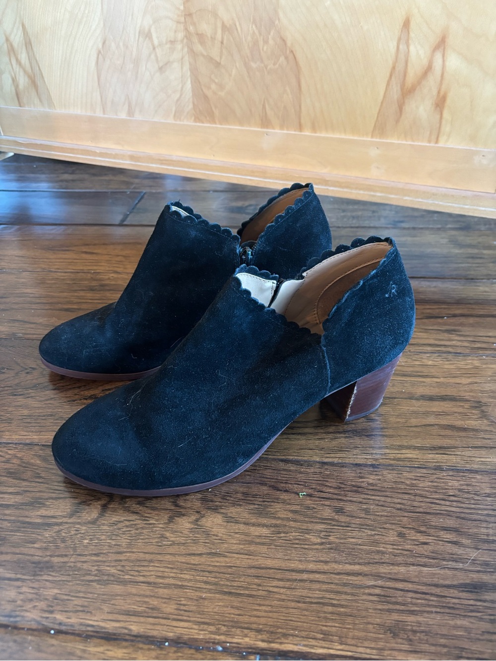 Jack Rogers Bailee Black Suede Scalloped Ankle Booties Size 9.5M